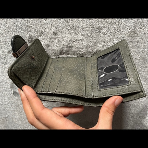 GUESS mini purse with matching wallet - Picture 8 of 10